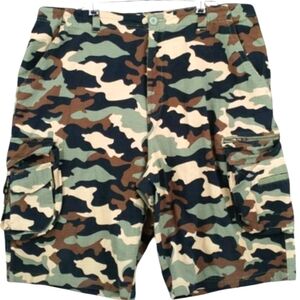 Highland Men's Camouflage Cargo Shorts Size 40